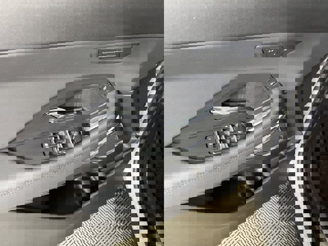 Used 2019 Jaguar E-PACE SE image 17