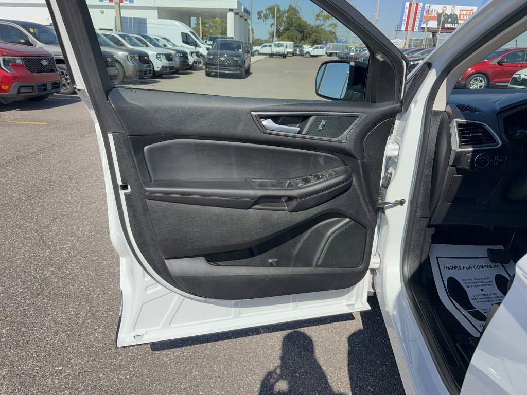 Certified 2022 Ford Edge SE w/ Black Appearance Package AWD/4WD image 8