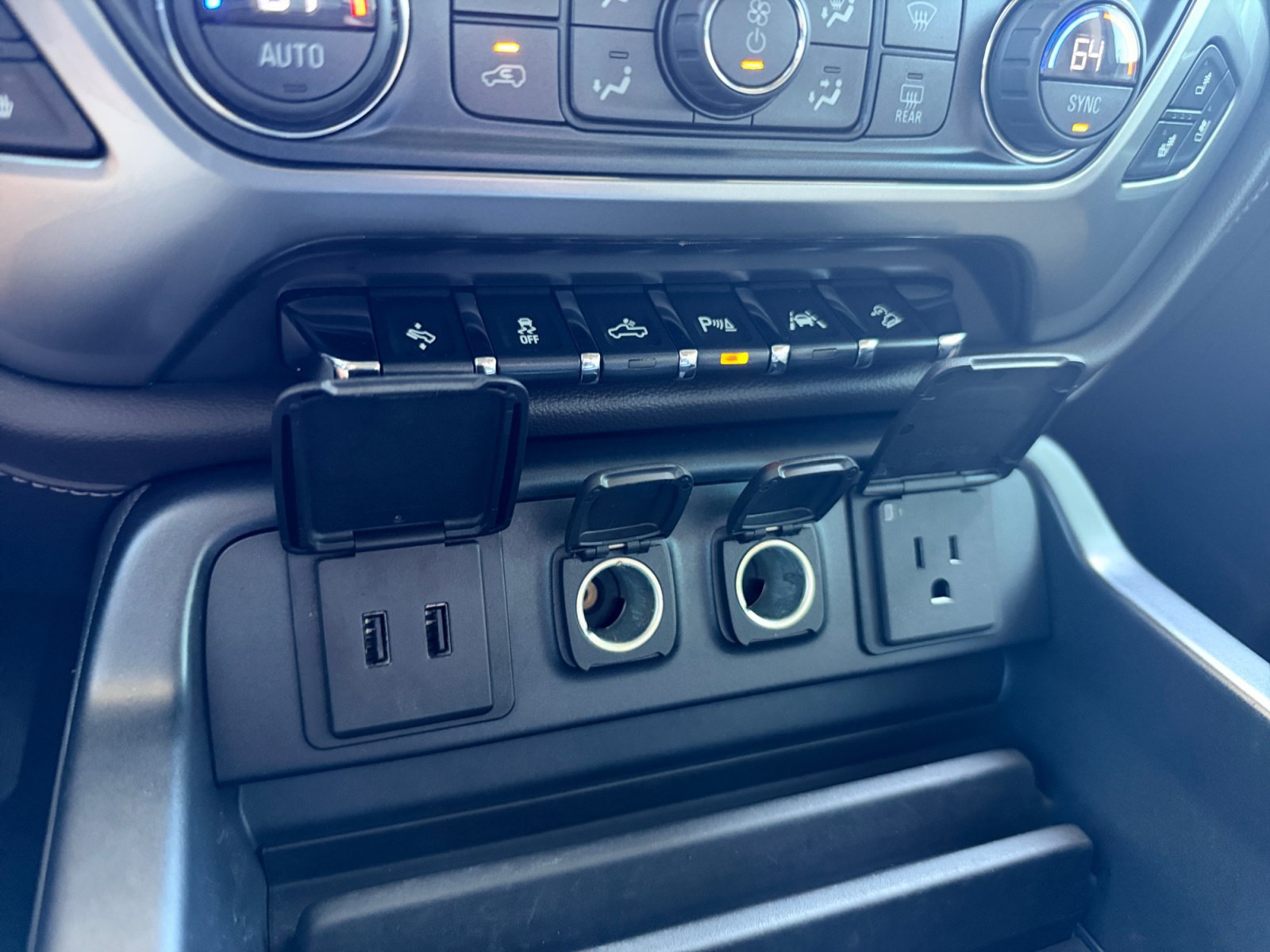Used 2018 Chevrolet Silverado 1500 LTZ Z71 w/ LTZ Plus Package AWD/4WD image 24