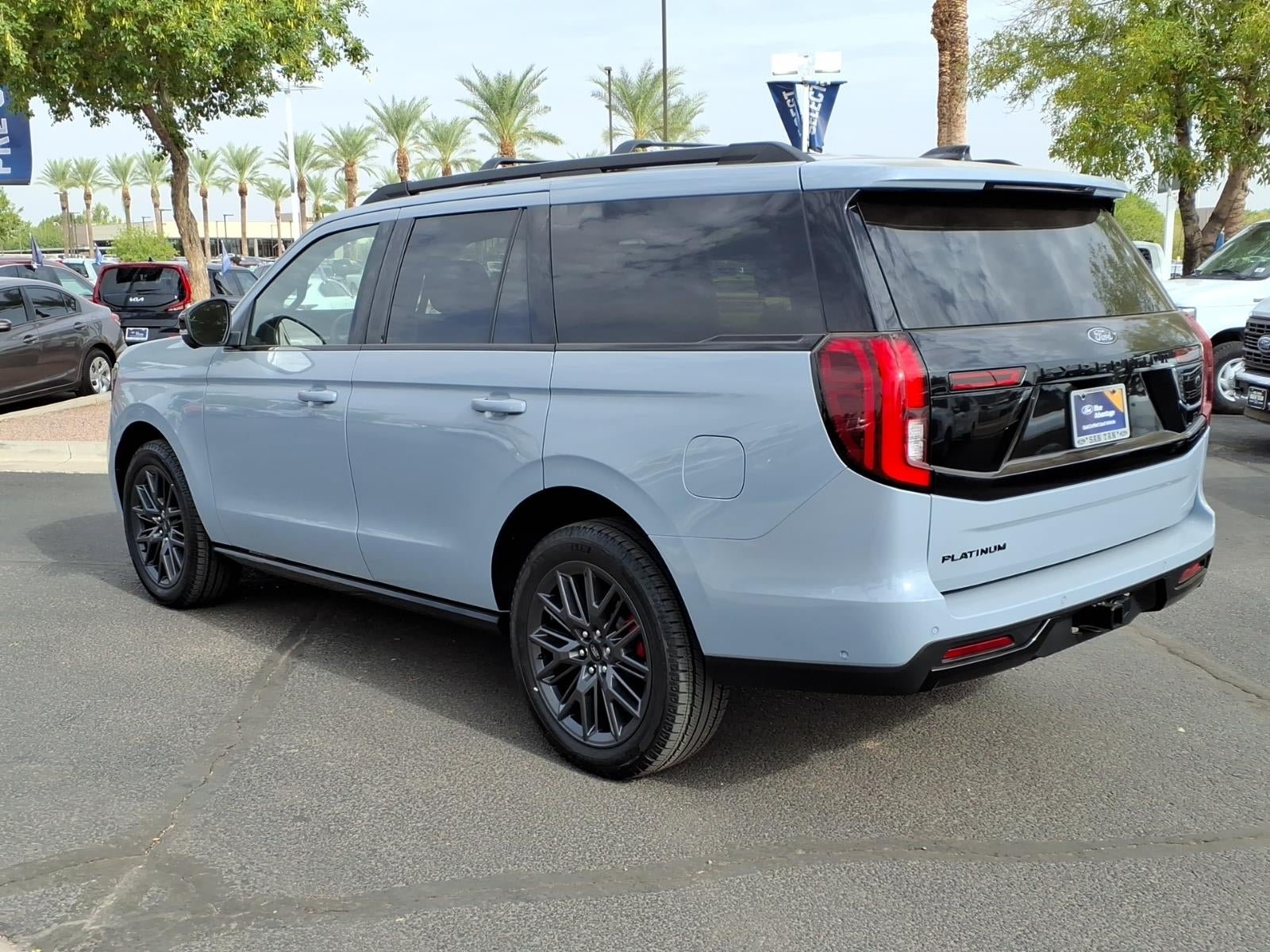 Certified 2025 Ford Expedition Platinum w/ Stealth Performance Package AWD/4WD image 6