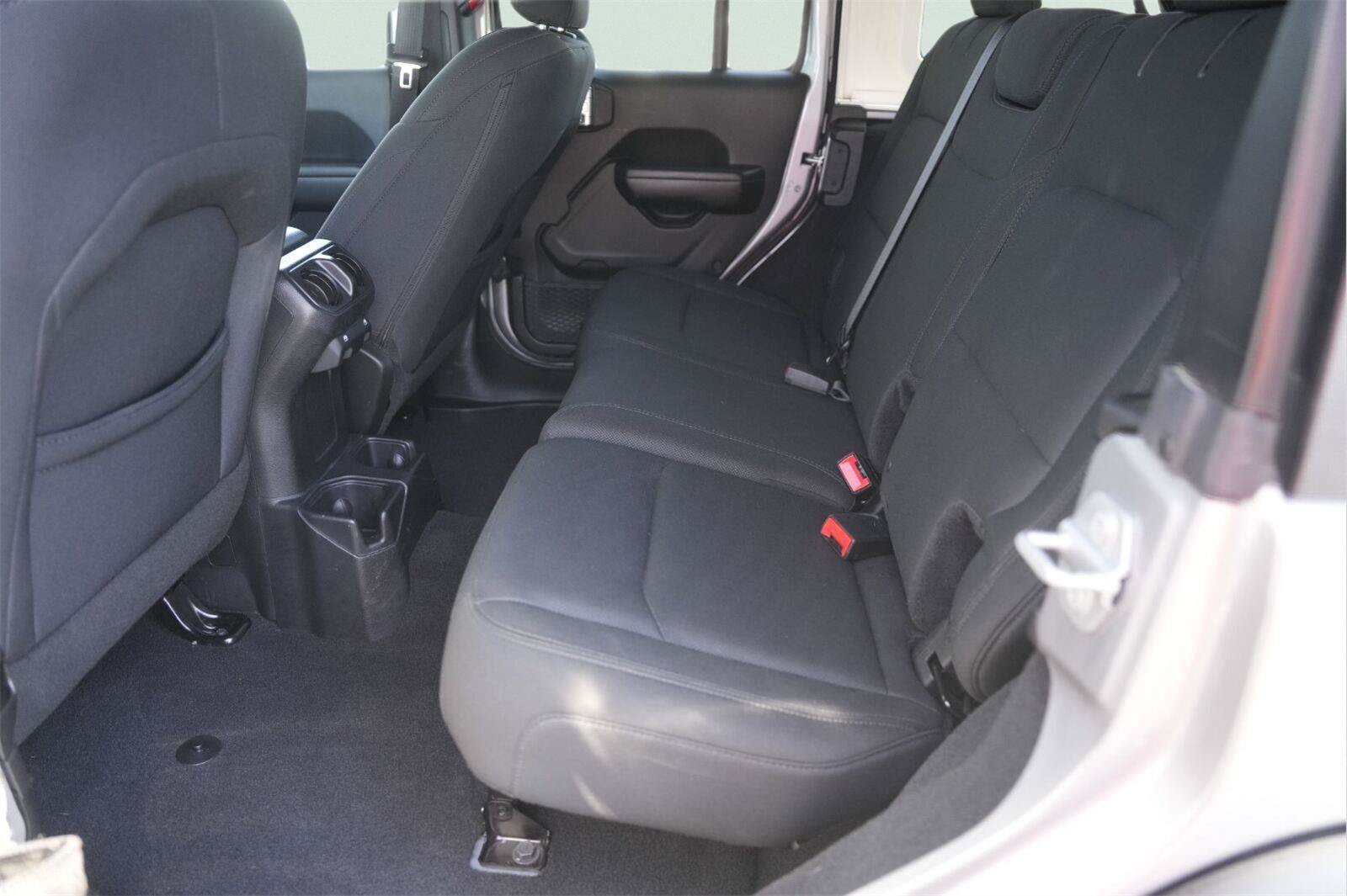 Used 2018 Jeep Wrangler Unlimited Sport S AWD/4WD image 12