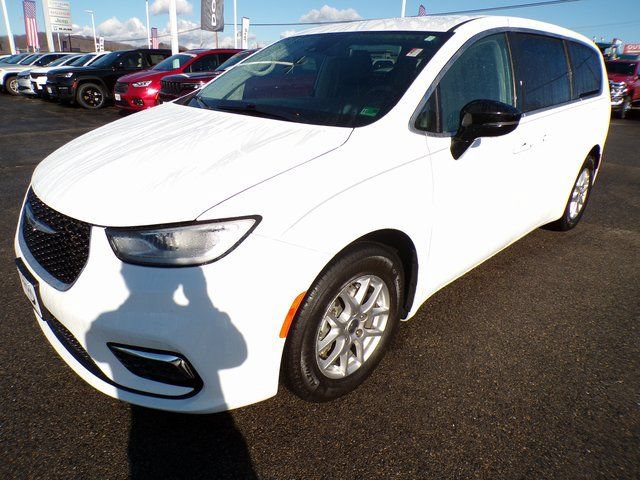 Used 2024 Chrysler Pacifica Touring-L FWD image 1