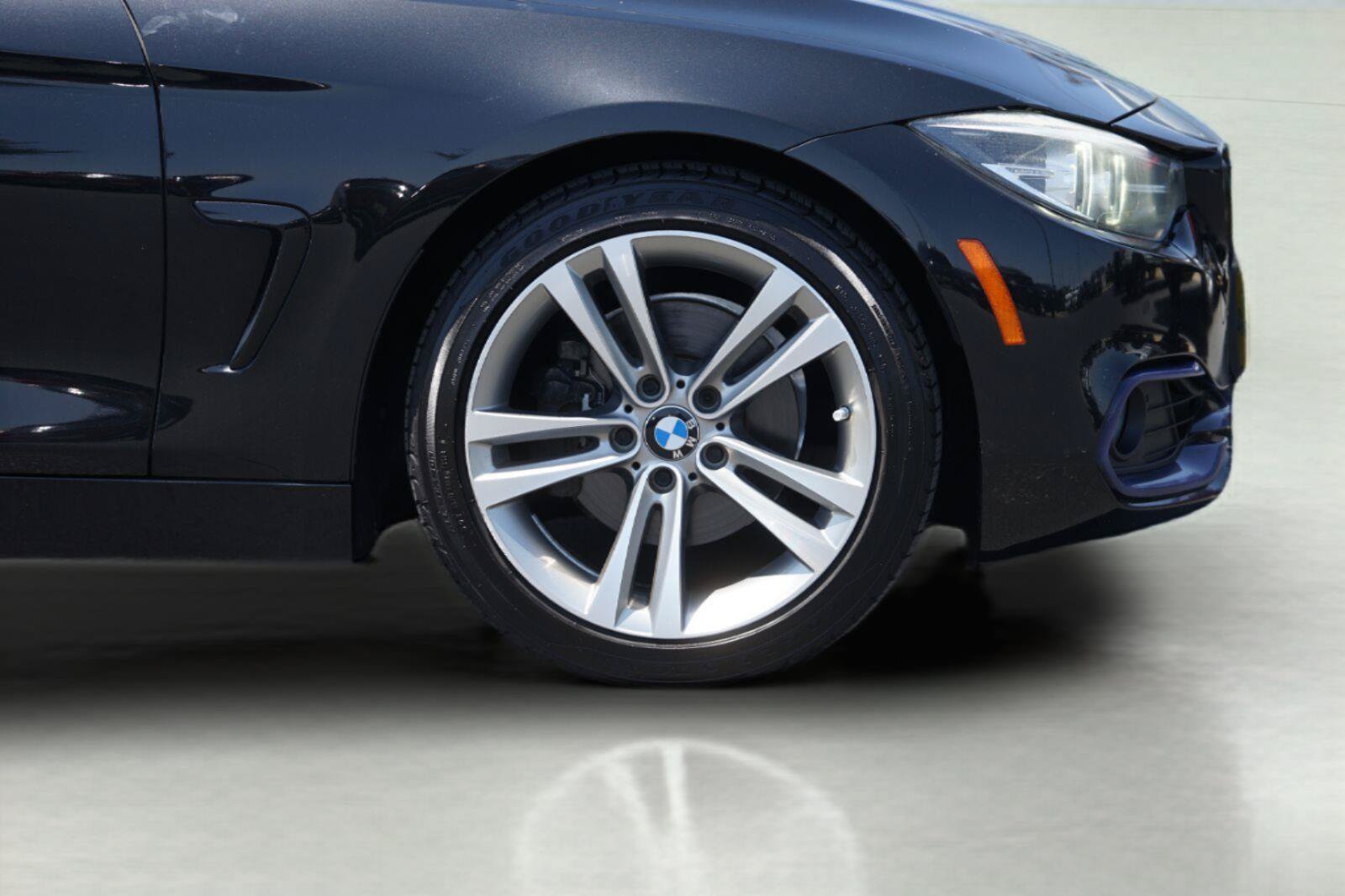 Used 2019 BMW 430i Coupe w/ Convenience Package RWD image 4