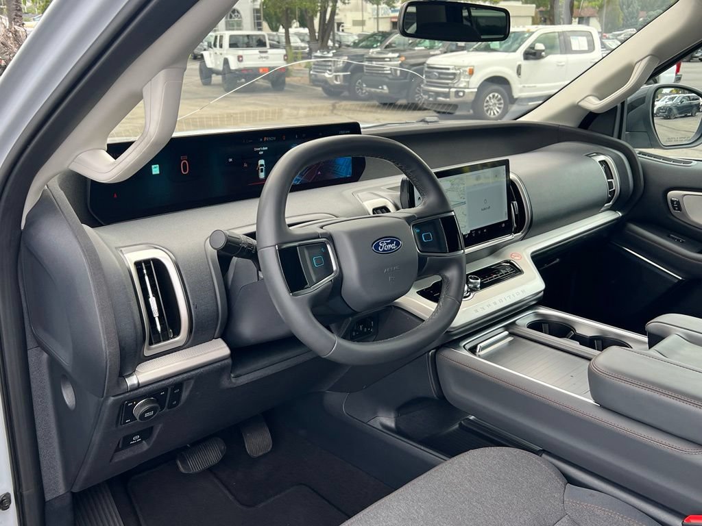 Certified 2025 Ford Expedition Platinum AWD/4WD image 28