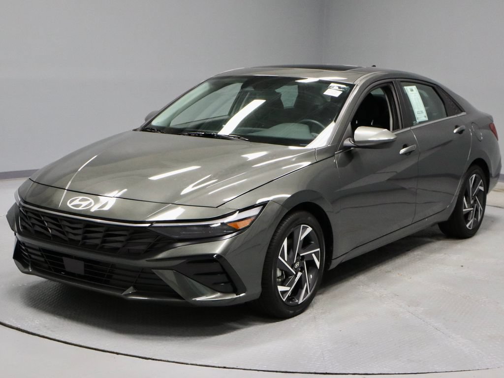 Used 2025 Hyundai Elantra SEL FWD image 7