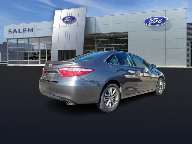 Used 2017 Toyota Camry SE w/ Moonroof Package FWD image 3