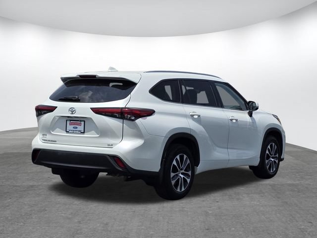Used 2021 Toyota Highlander XLE FWD image 4