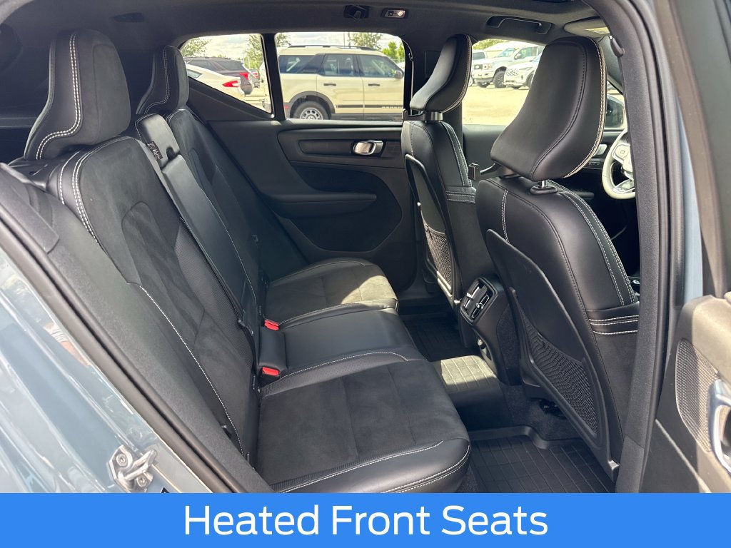 Used 2020 Volvo XC40 T4 R-Design FWD image 26