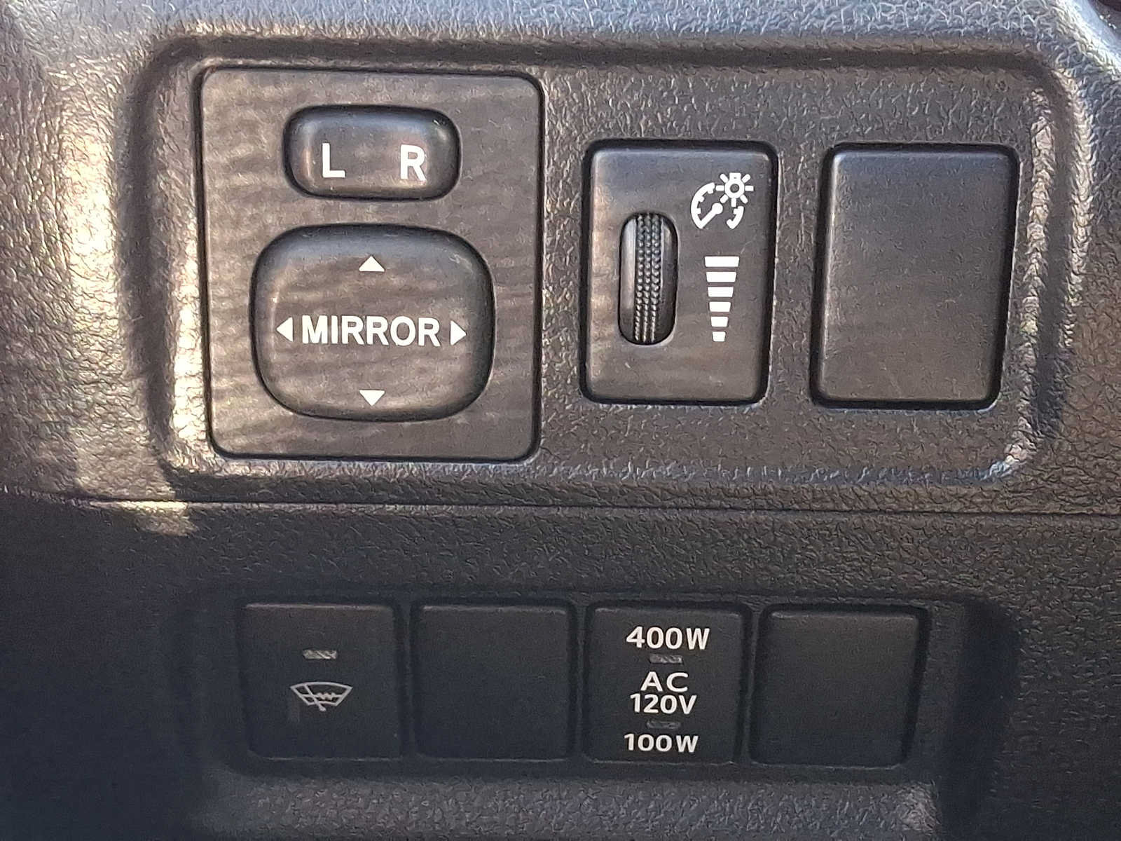 Used 2017 Toyota 4Runner SR5 AWD/4WD image 25