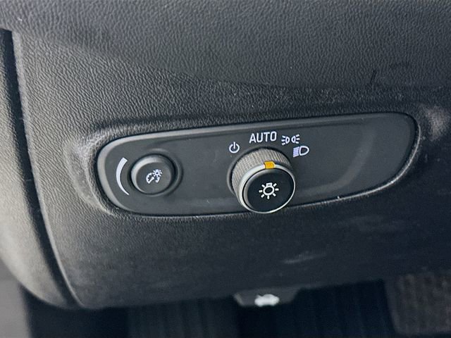 Used 2018 Chevrolet Equinox LT w/ Sun & Infotainment Package FWD image 17