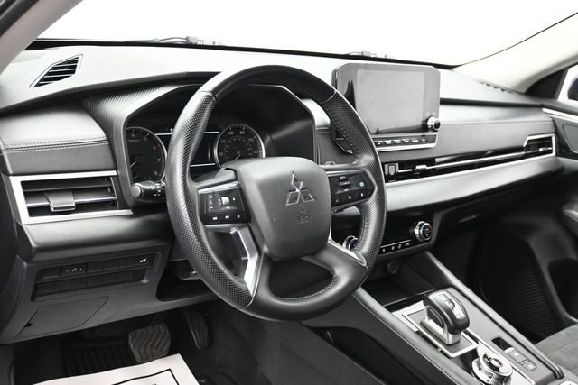 Used 2024 Mitsubishi Outlander SE FWD image 17