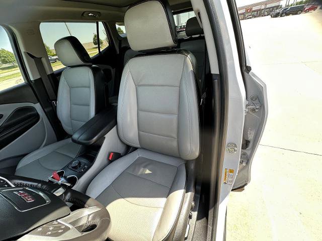Used 2022 GMC Terrain SLT w/ Infotainment Package II AWD/4WD image 18