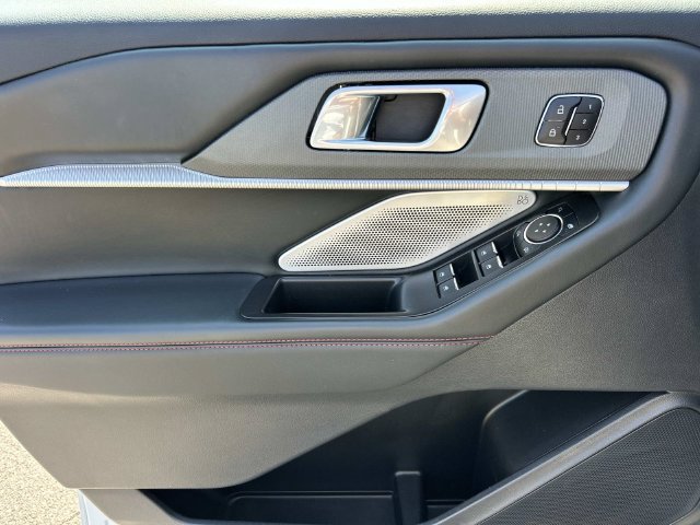 Certified 2025 Ford Explorer ST AWD/4WD image 33