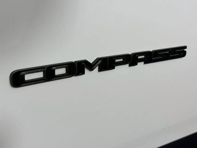 Used 2024 Jeep Compass Latitude w/ Altitude Special Edition AWD/4WD image 7