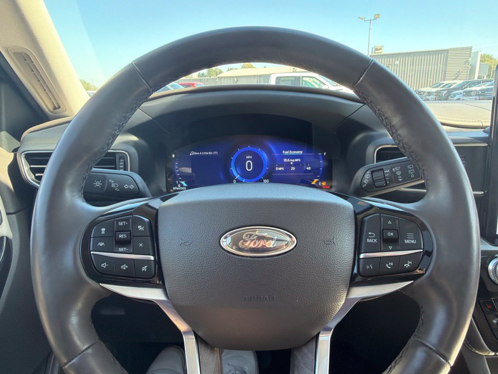 Certified 2023 Ford Explorer Platinum w/ Technology Package AWD/4WD image 18