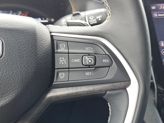 Used 2023 Jeep Grand Cherokee Limited AWD/4WD image 35