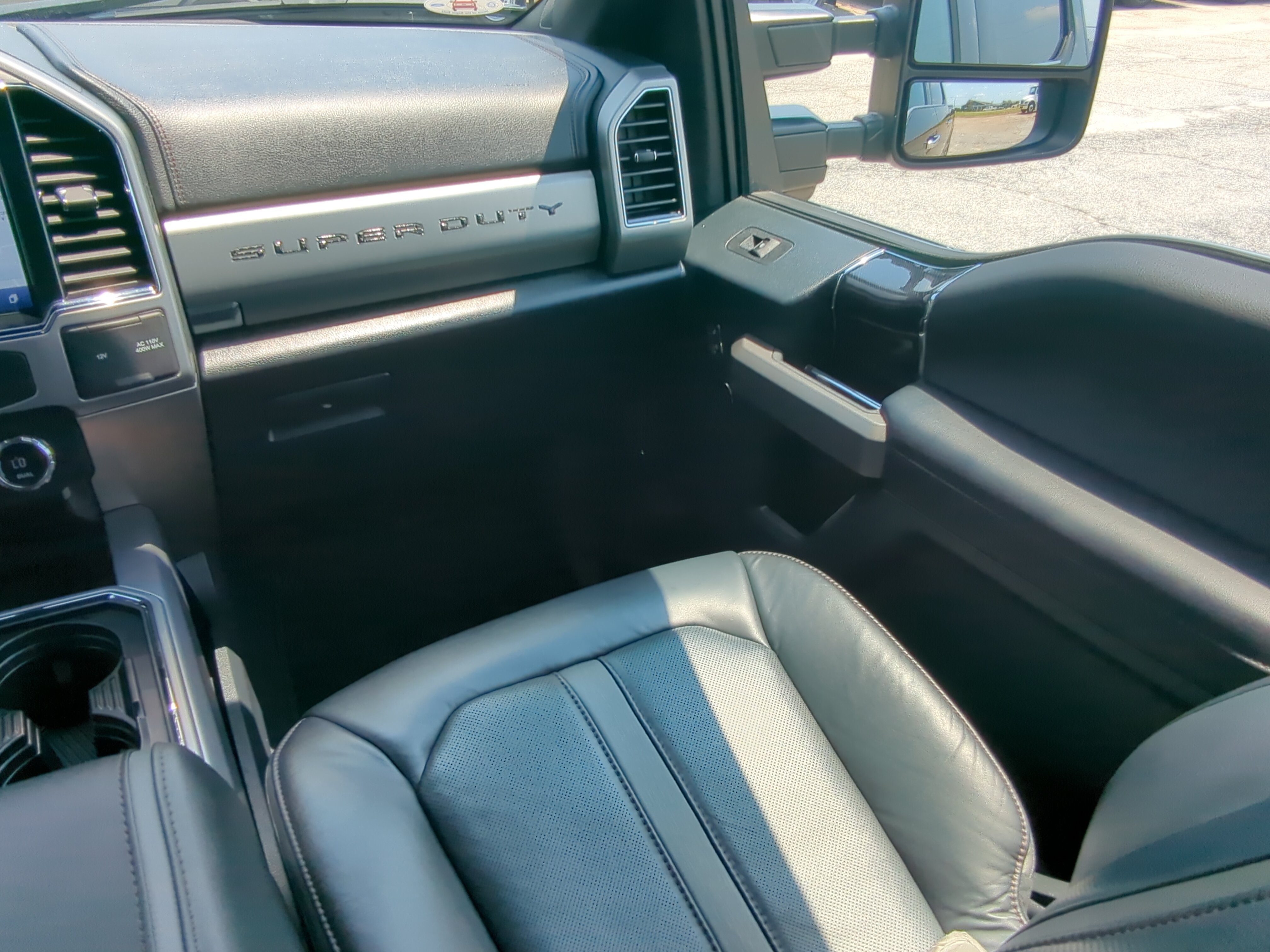 Certified 2022 Ford F250 Platinum w/ FX4 Off-Road Package AWD/4WD image 15
