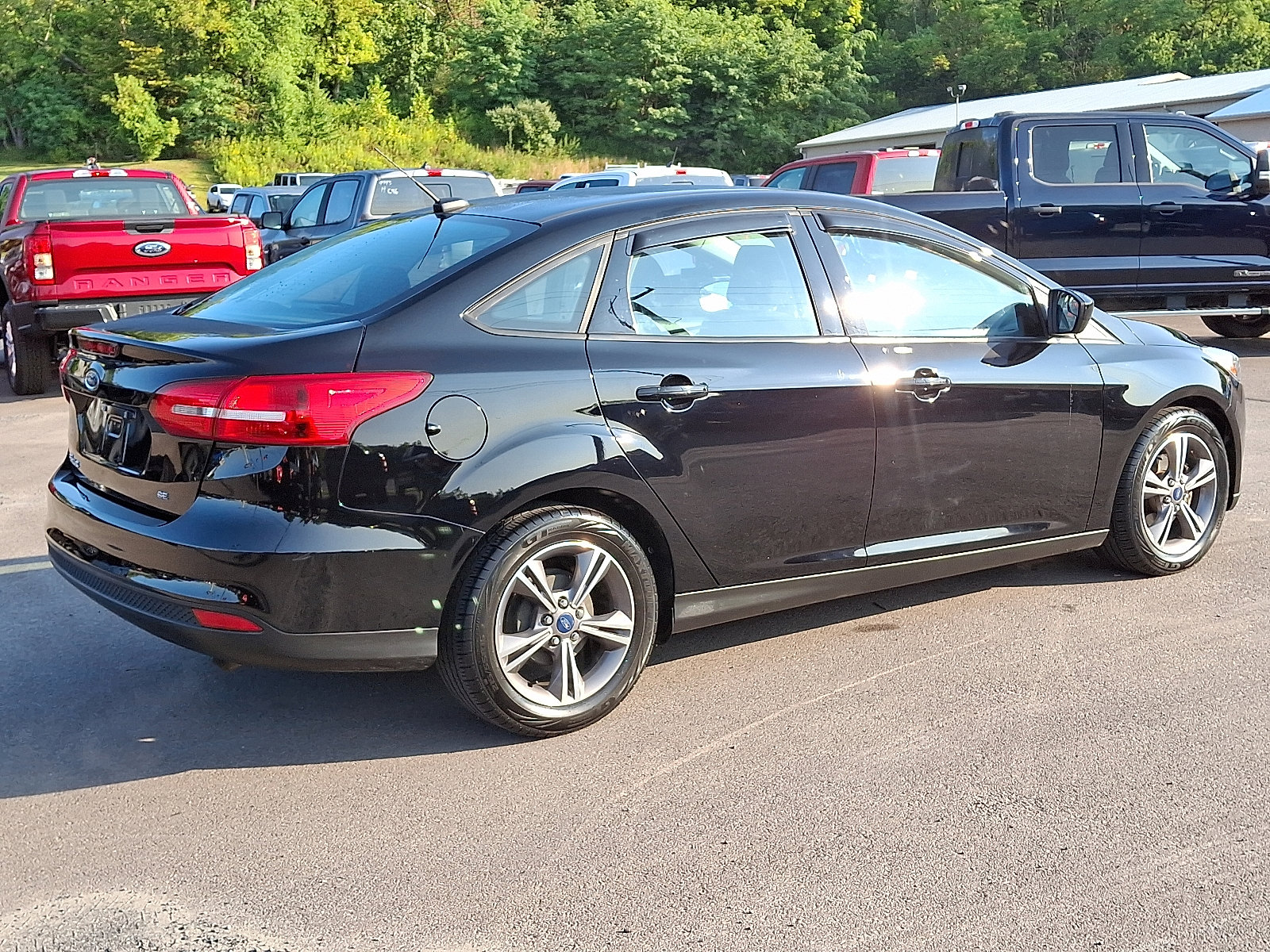 Certified 2018 Ford Focus SE w/ SE Appearance Package image 11