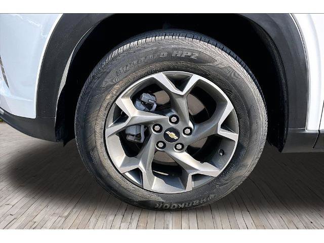 Used 2025 Chevrolet Trax LT w/ LT Convenience Package FWD image 26