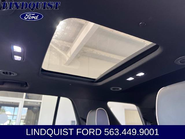 Used 2023 Chevrolet Traverse Premier w/ Redline Edition AWD/4WD image 20
