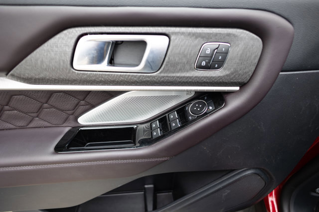 Certified 2025 Ford Explorer Platinum w/ Ultimate Package AWD/4WD image 17