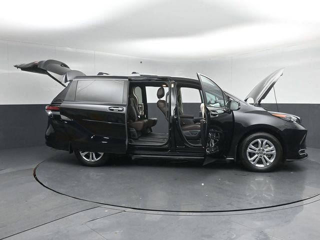 Used 2024 Toyota Sienna Platinum AWD/4WD image 59