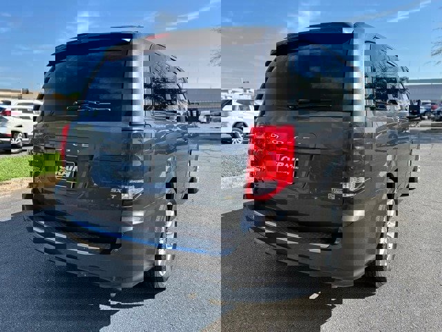 Used 2019 Dodge Grand Caravan SXT image 8