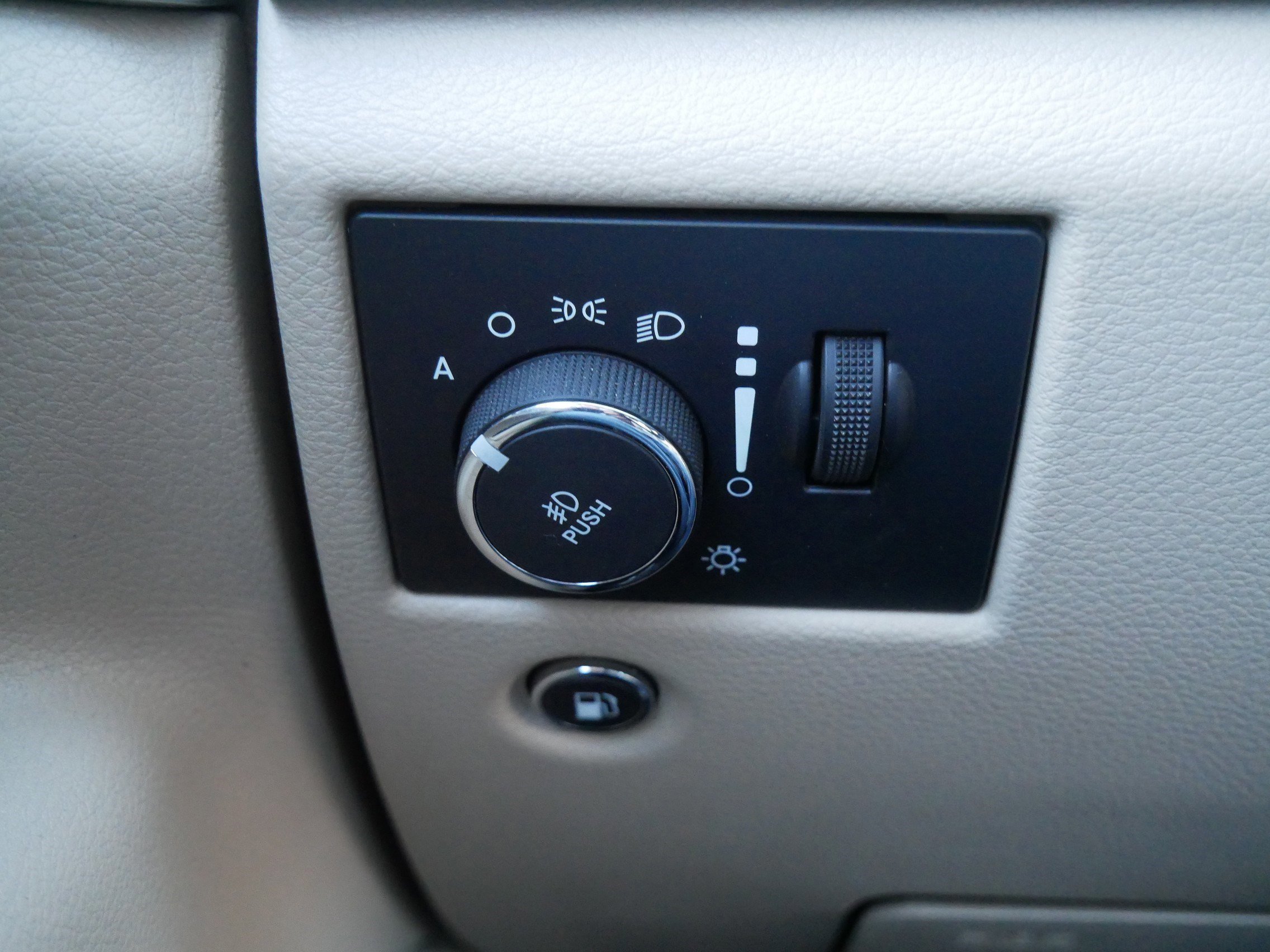 Used 2021 Jeep Renegade Latitude w/ Luxury Group I image 26