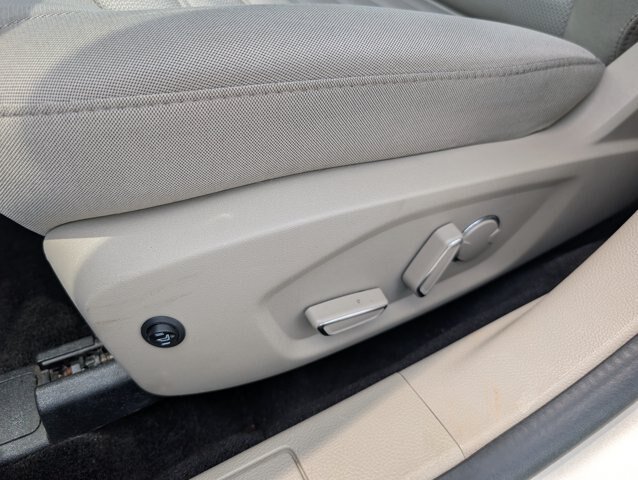 Certified 2018 Ford Fusion SE w/ Fusion SE Technology Package FWD image 10