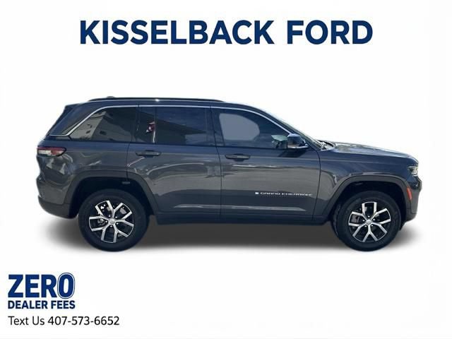 Used 2025 Jeep Grand Cherokee Limited RWD image 2