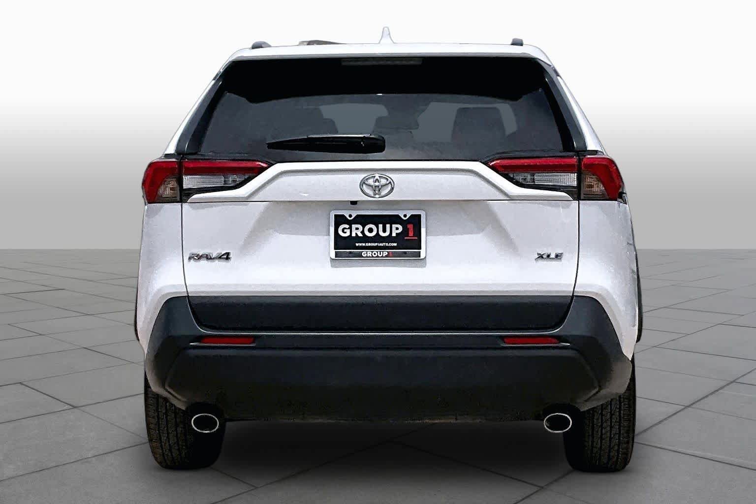 Used 2025 Toyota RAV4 XLE FWD image 5