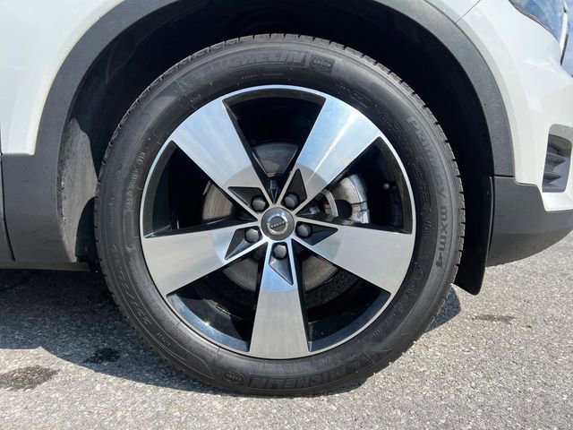 Used 2020 Volvo XC40 T5 Momentum w/ Protection Package Premier AWD/4WD image 13