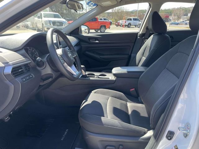 Used 2025 Nissan Altima 2.5 SV image 15