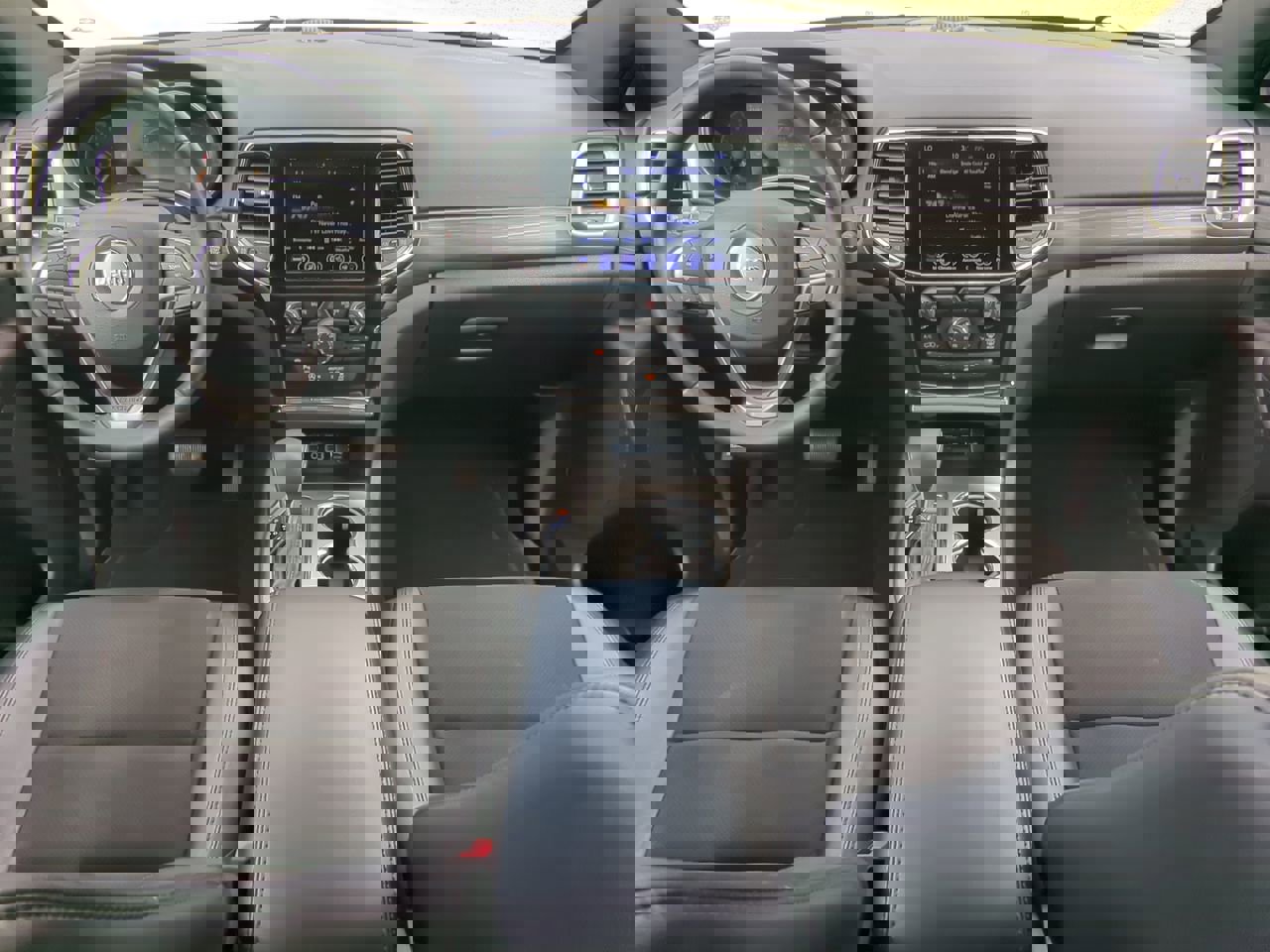 Used 2019 Jeep Grand Cherokee Laredo w/ Laredo X Package image 13