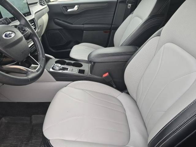Certified 2025 Ford Escape SE w/ PHEV Premium Package FWD image 9