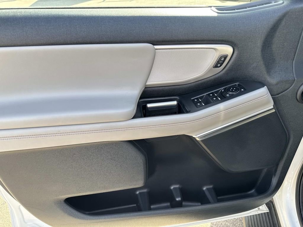 Certified 2025 Ford Expedition Active AWD/4WD image 19