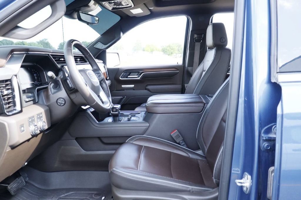 Used 2025 GMC Sierra 1500 Denali AWD/4WD image 4