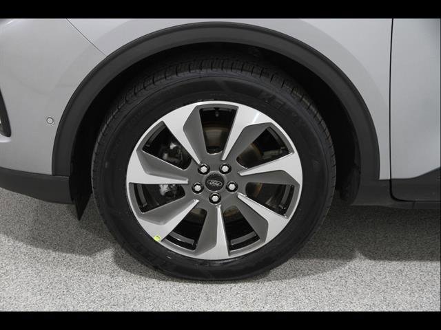 Certified 2023 Ford Escape Platinum w/ Premium Technology Package AWD/4WD image 23