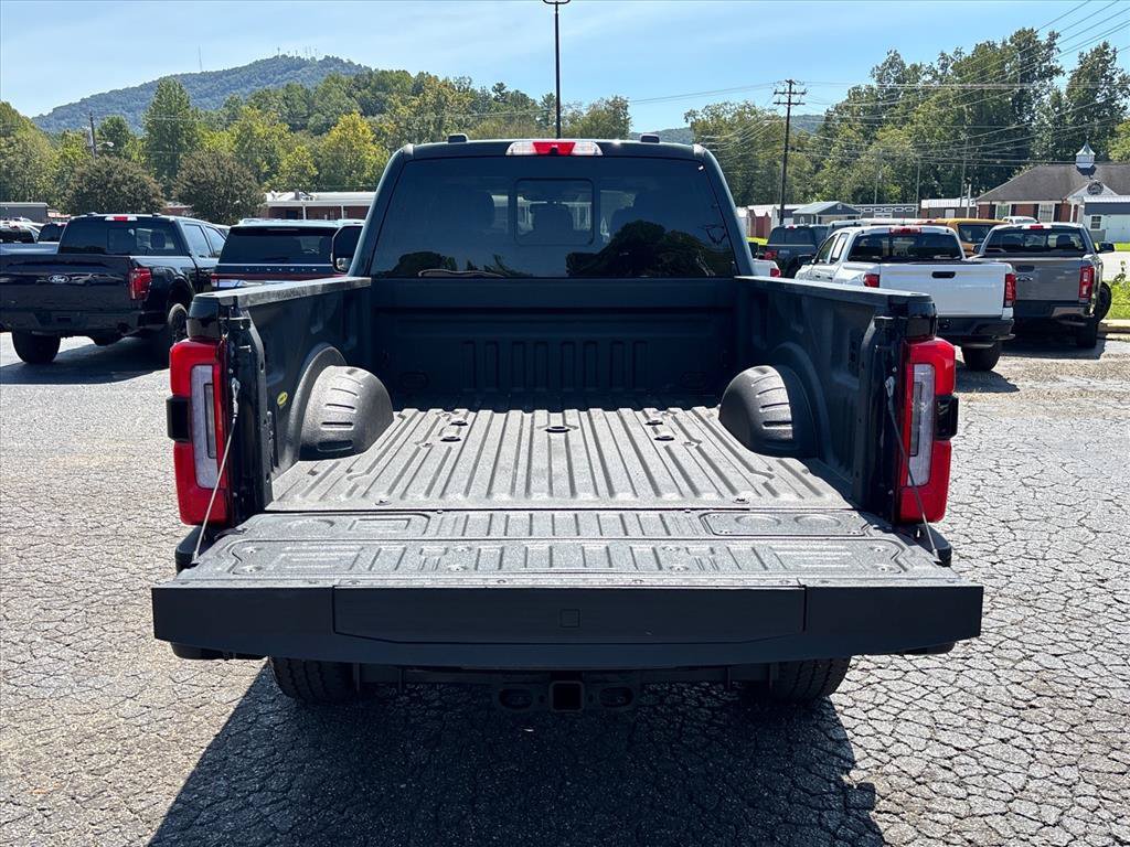 Certified 2025 Ford F250 Platinum w/ Platinum Plus Package AWD/4WD image 7