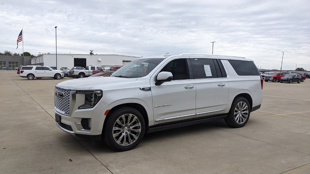 Used 2024 GMC Yukon XL Denali w/ Denali Reserve Package AWD/4WD image 7