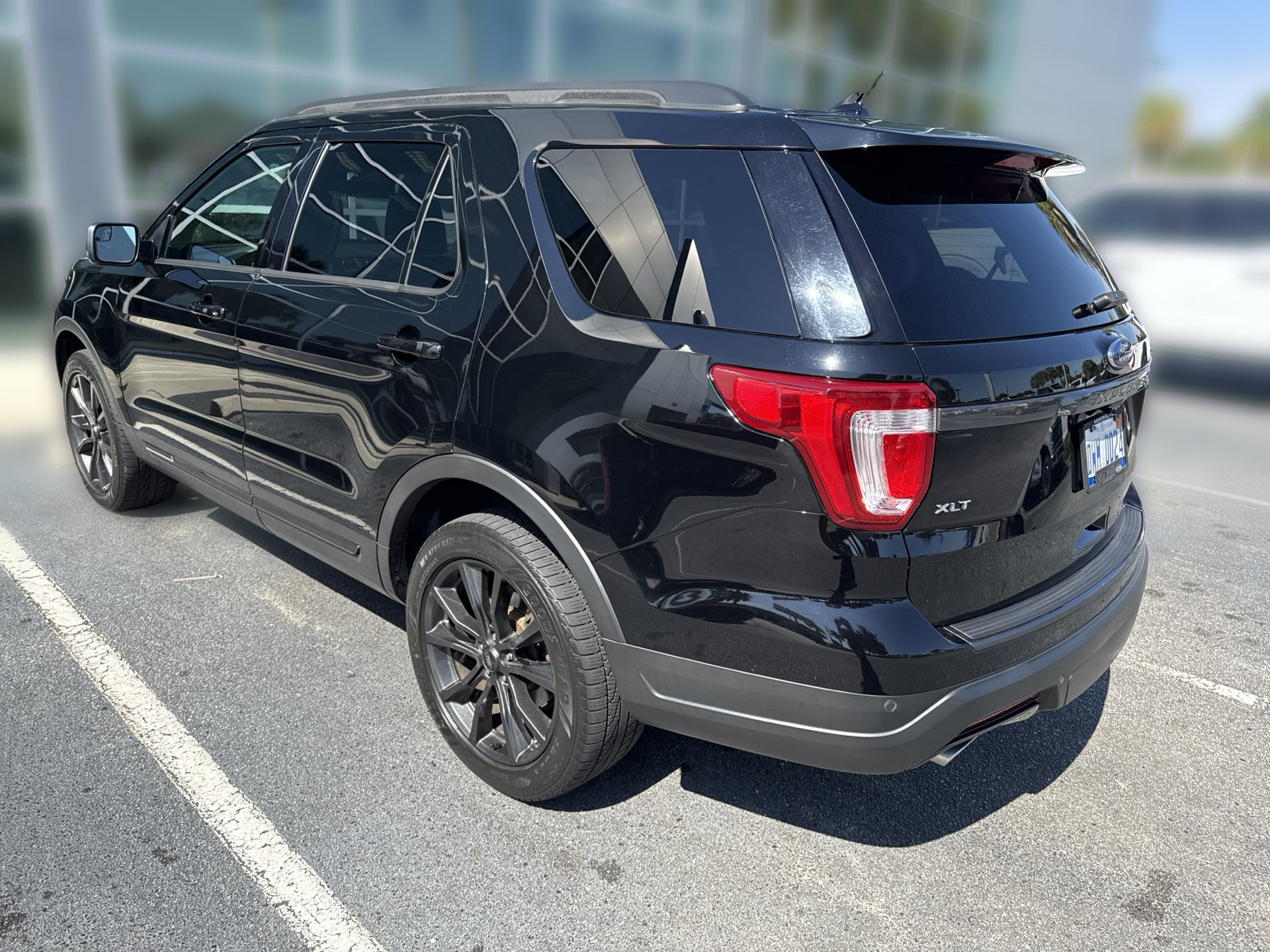 Certified 2018 Ford Explorer XLT w/ Equipment Group 202A AWD/4WD image 7