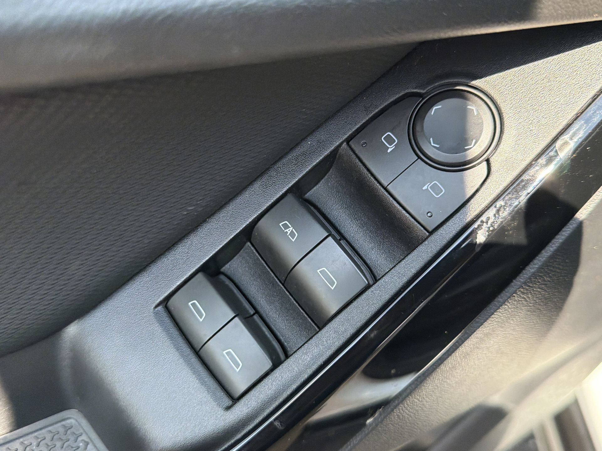 Used 2026 Chevrolet Equinox LT w/ Convenience Package II FWD image 19