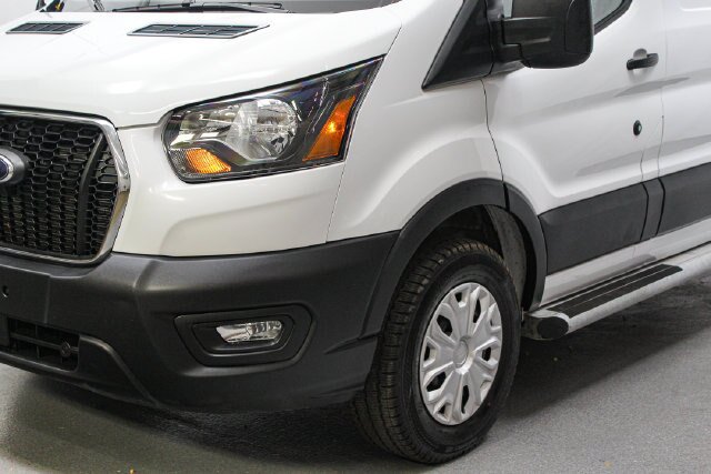 Certified 2025 Ford Transit 250 Low Roof w/ Exterior Upgrade Package RWD image 4