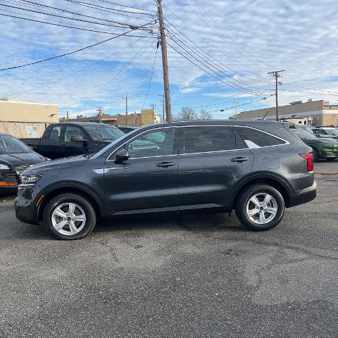 Used 2021 Kia Sorento LX image 3