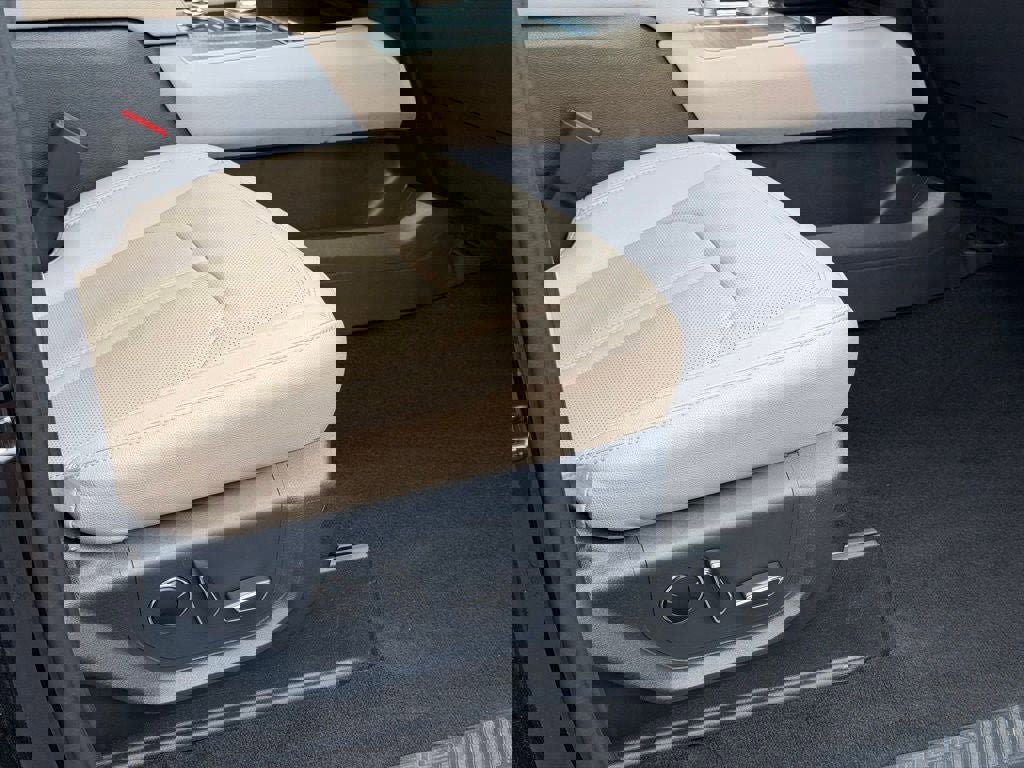 Certified 2024 Ford Expedition Limited image 17