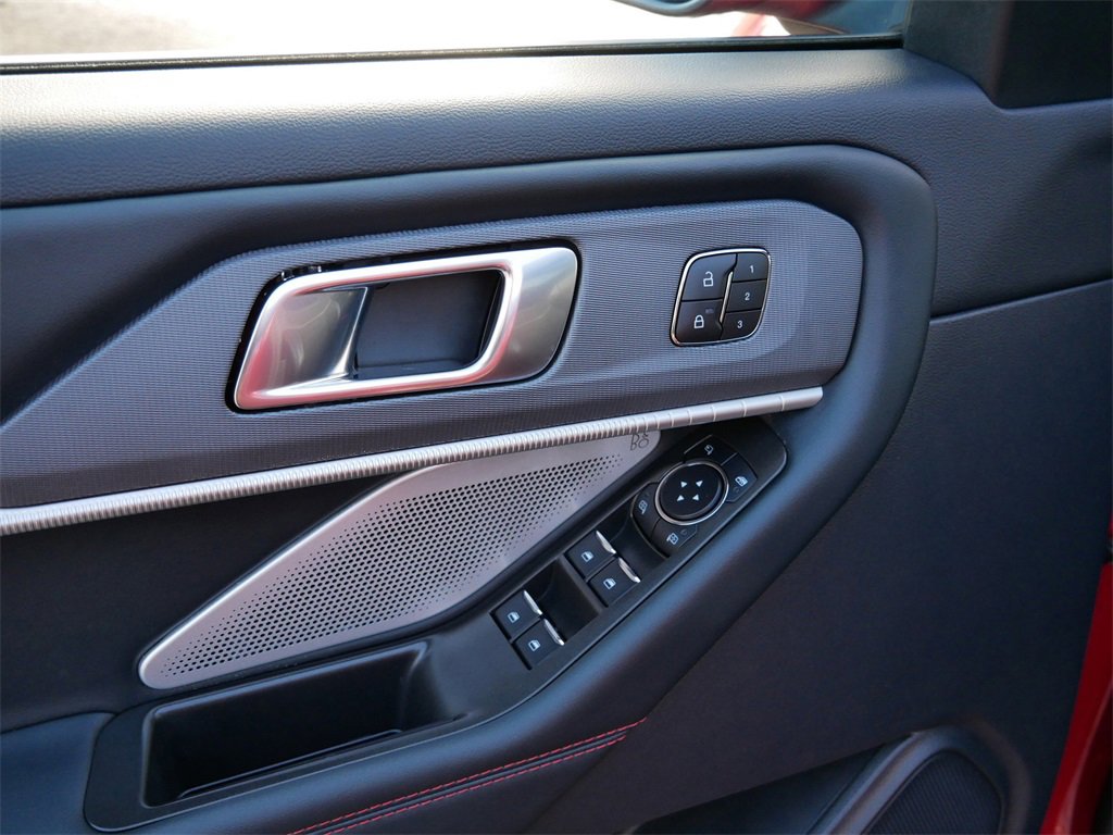 Certified 2025 Ford Explorer ST image 17