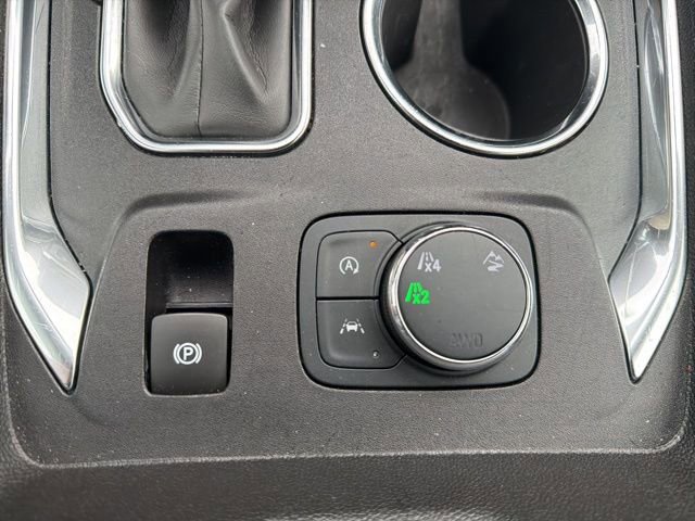 Used 2023 Chevrolet Traverse LT image 38