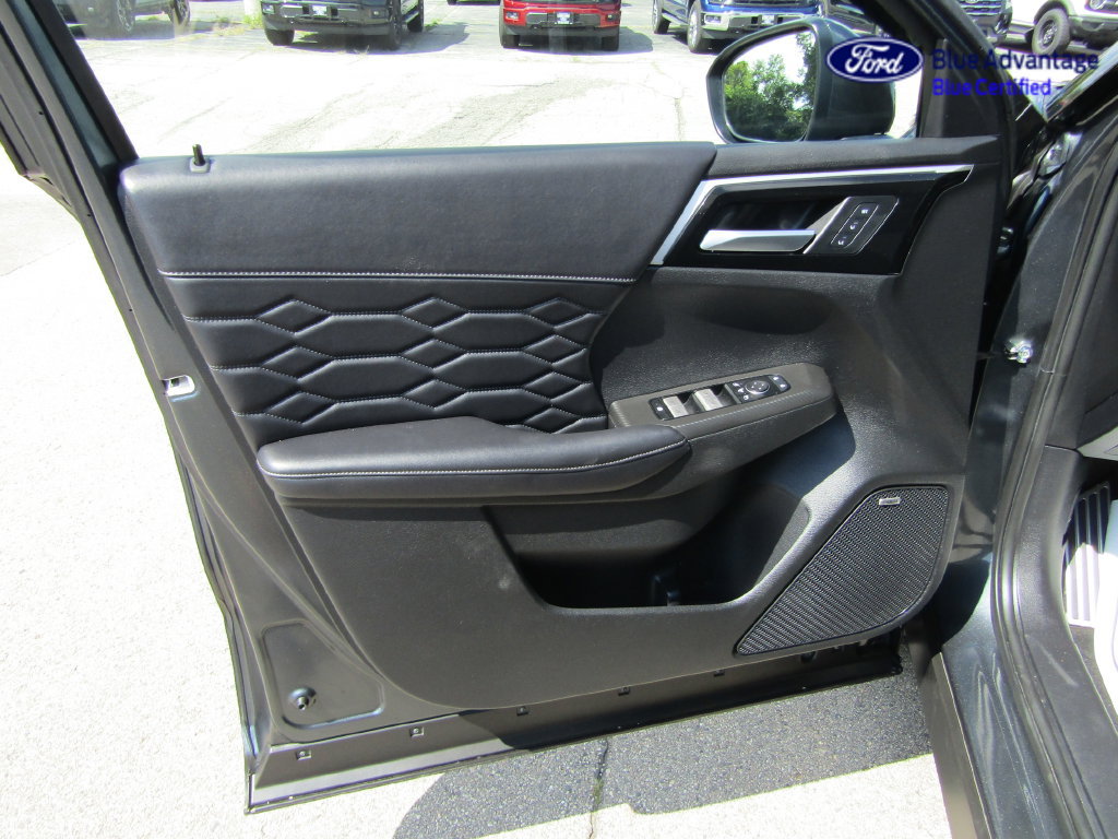 Used 2025 Mitsubishi Outlander SEL AWD/4WD image 16