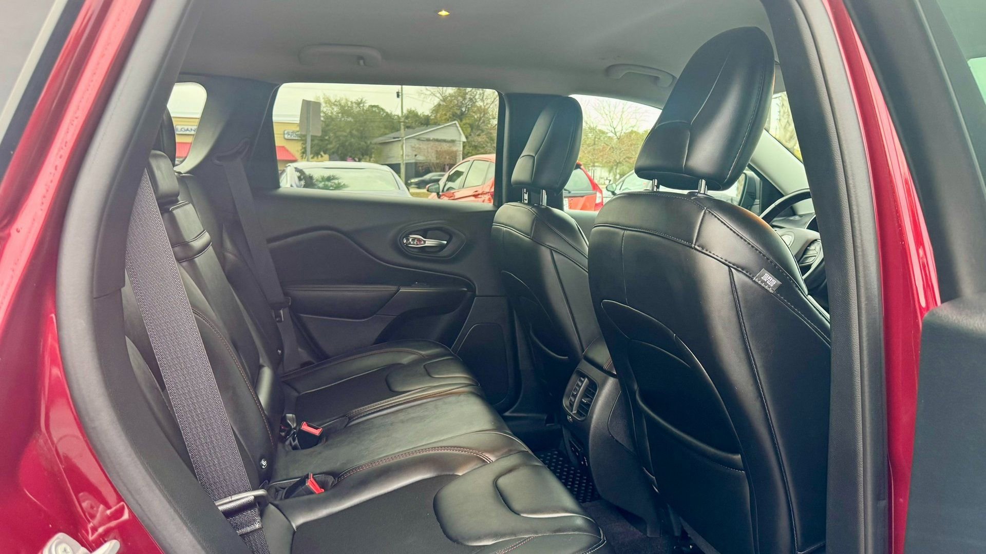 Used 2019 Jeep Cherokee Trailhawk w/ Cold Weather Group image 11