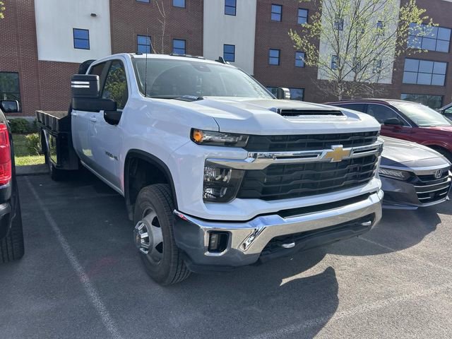 Used 2024 Chevrolet Silverado 3500 LT w/ Convenience Package image 3